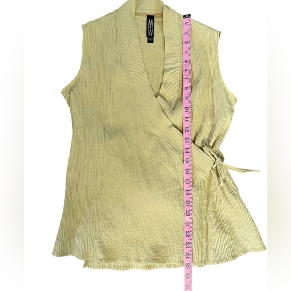 Marla Wynne Yellow Stretch Wrap Top Sz M - Picture 9 of 10